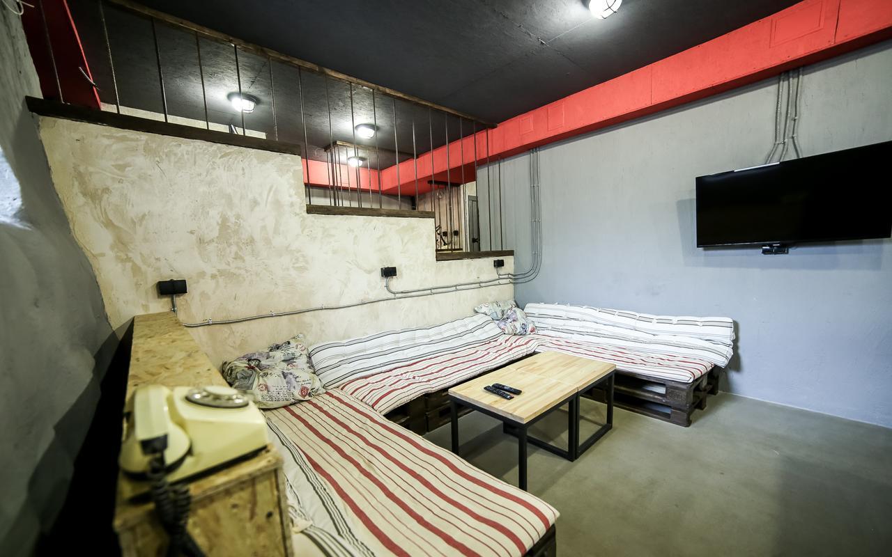 Lviv Loft Prison旅舍 外观 照片